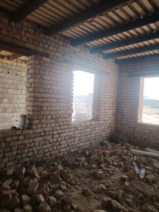 Уй сотилади Навоий шахар Кармана тум. фарход Савхоз.  Коробка холатида