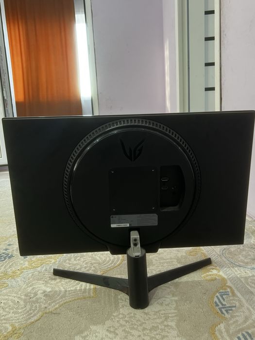 Монитор LG