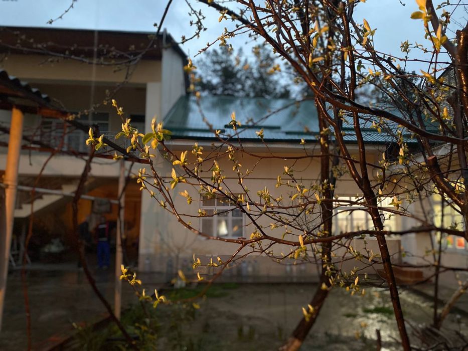 Уй ховли сотилади шахарди центирида