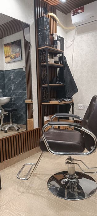 Barbershop, Sartaroshxonada kreslo arendaga beriladi, Tezda.