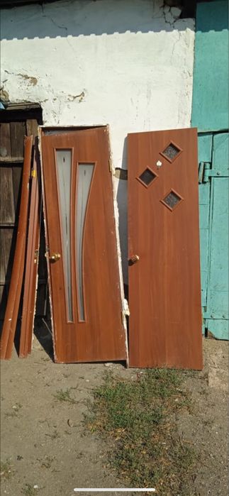 Двери, детская кровать, ходунок