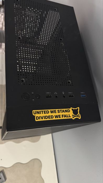 Carcasă Gaming Redragon – 4 Ventilatoare RGB, Tempered Glass