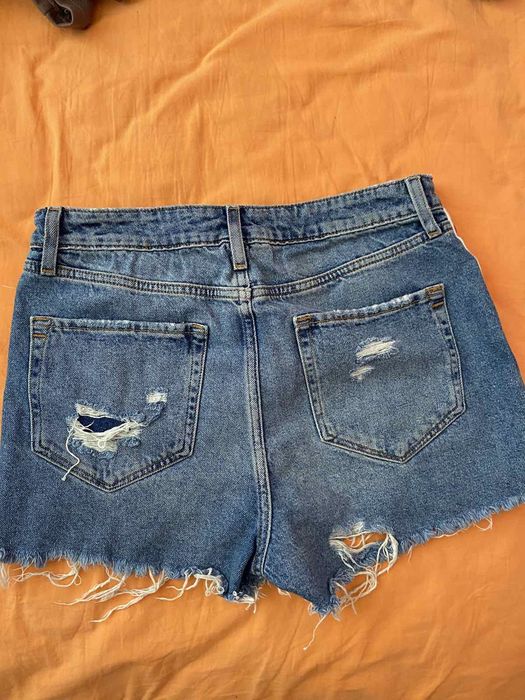 Страхотни два чифта къси панталони в бял и син цвят