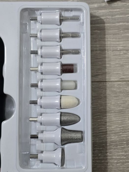 Set electric pentru pedichiură și manichiură – 5 viteze, LED, negru