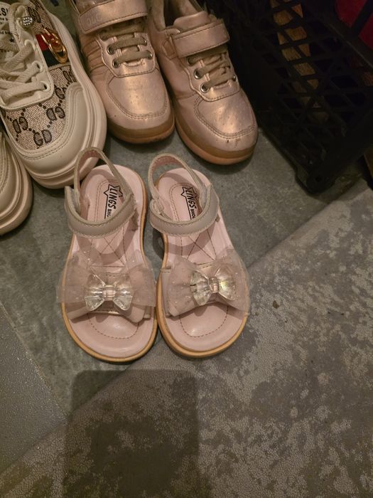 Обувь детская продается