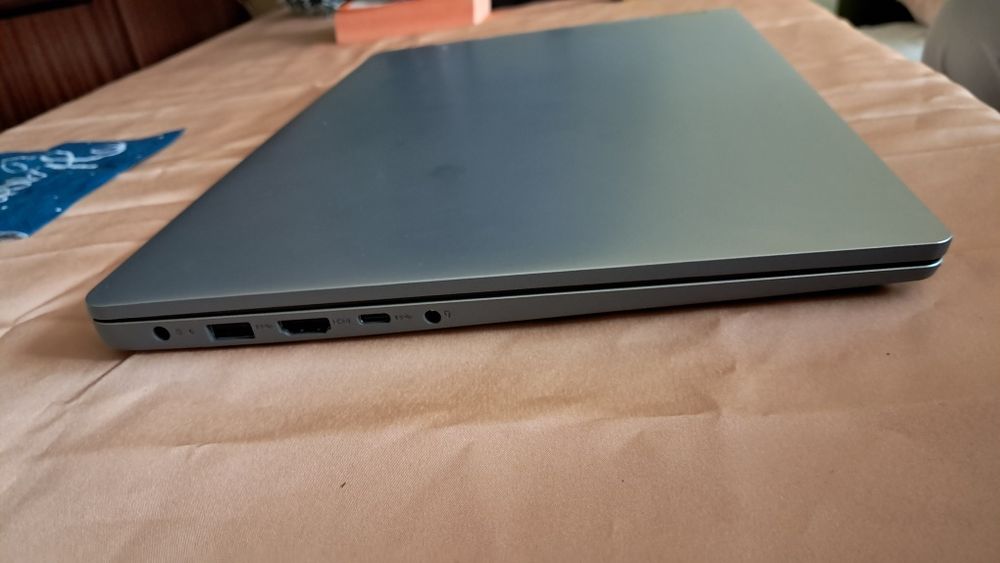 Нов лаптоп lenovo