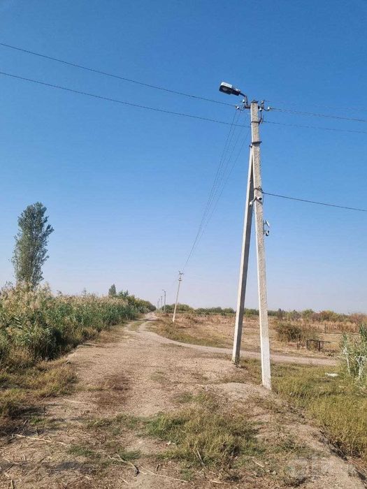 Столбы для линии электропередач в комп. 3-х фазным алюм. кабелем и ТП.