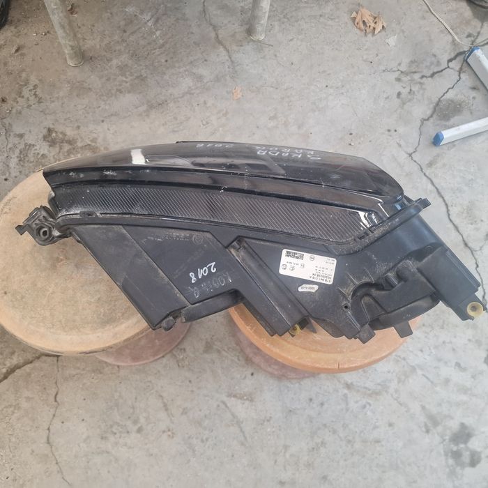 Skoda Karoq 2018 десен фар