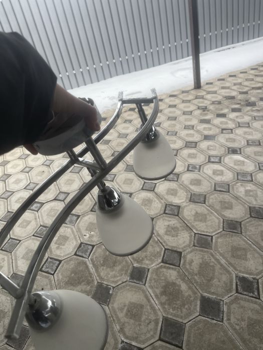 Люстра.          .