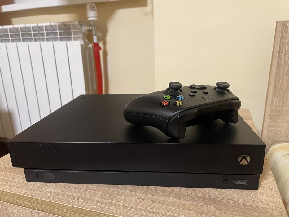 Xbox one X 1tb (без забележки)