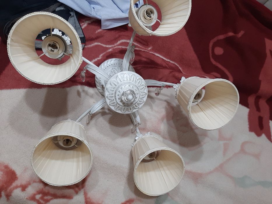 Продам люстру 5 рожковое