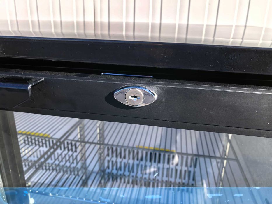 Хладилна витрина вертикална, 198 литра SC-198