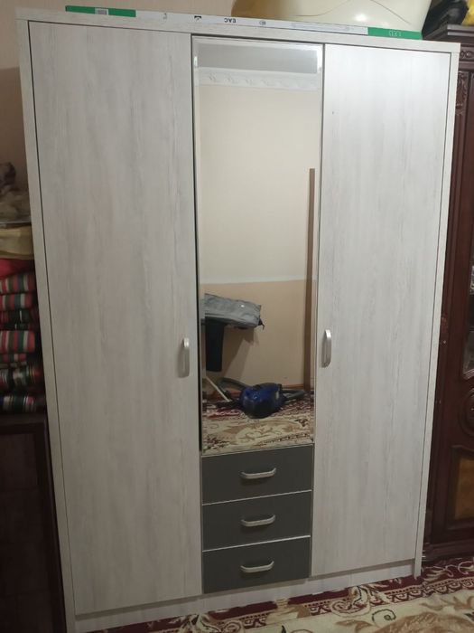 Срочно продам шкаф