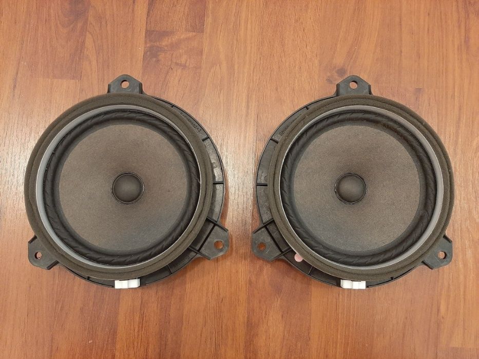 Продам Динамик передней двери Toyota