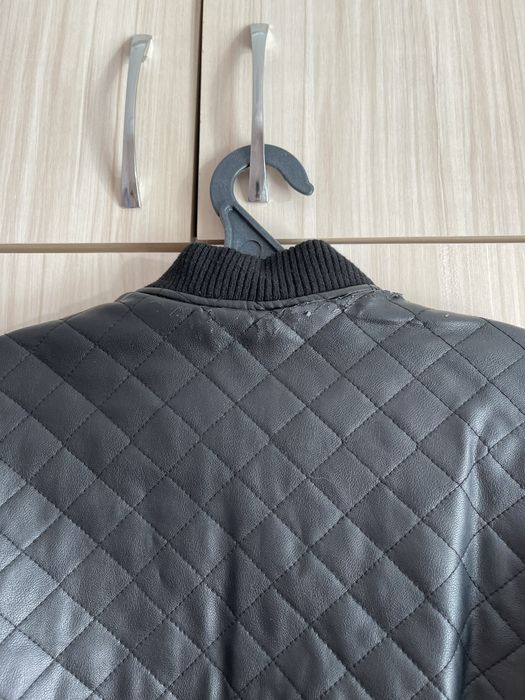 Женская одежда. Бомбер.