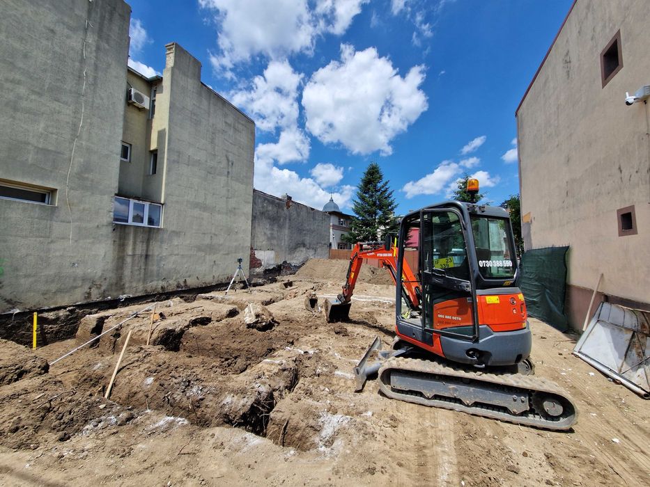 excavator de inchiriat, fundatii, canalizari, bransamente, fose, taluzari, gaz, electric, decopertari, taluzari