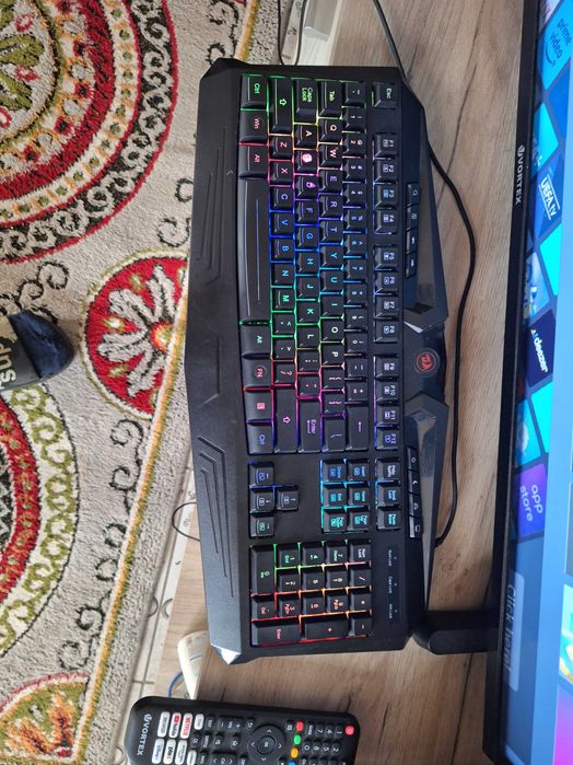 2 Tastaturi gaming cu lumini