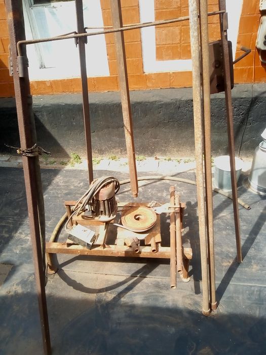 Продам буровую установку .