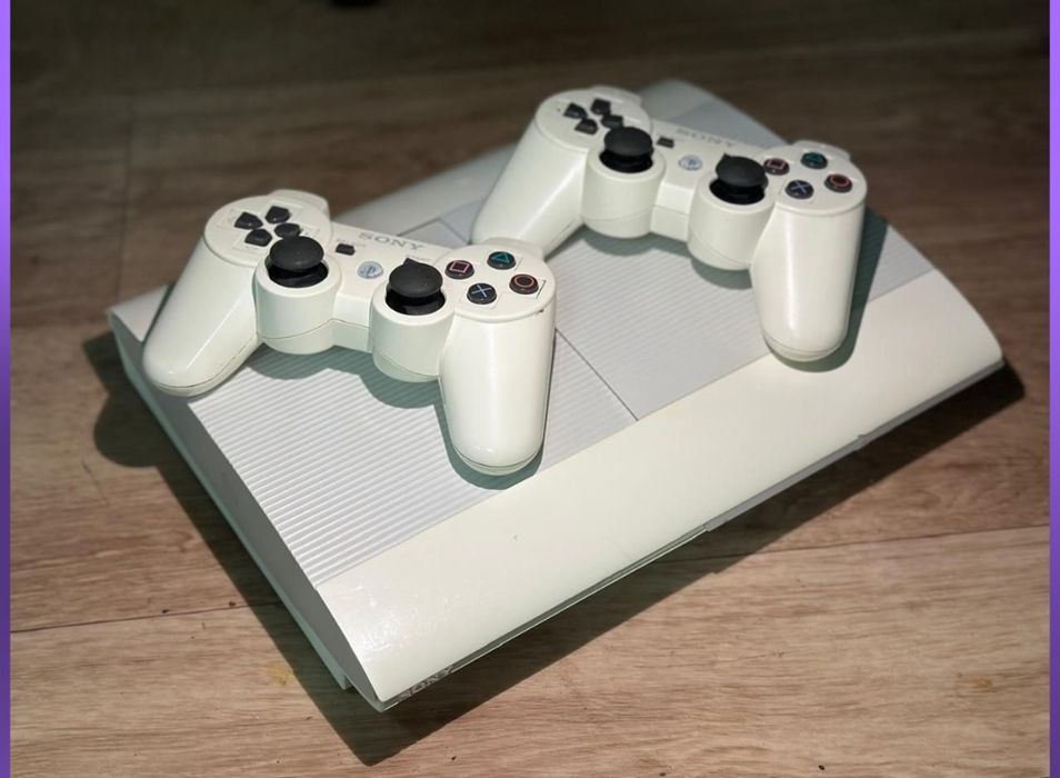 Playstation 3 super slim 500 gb.