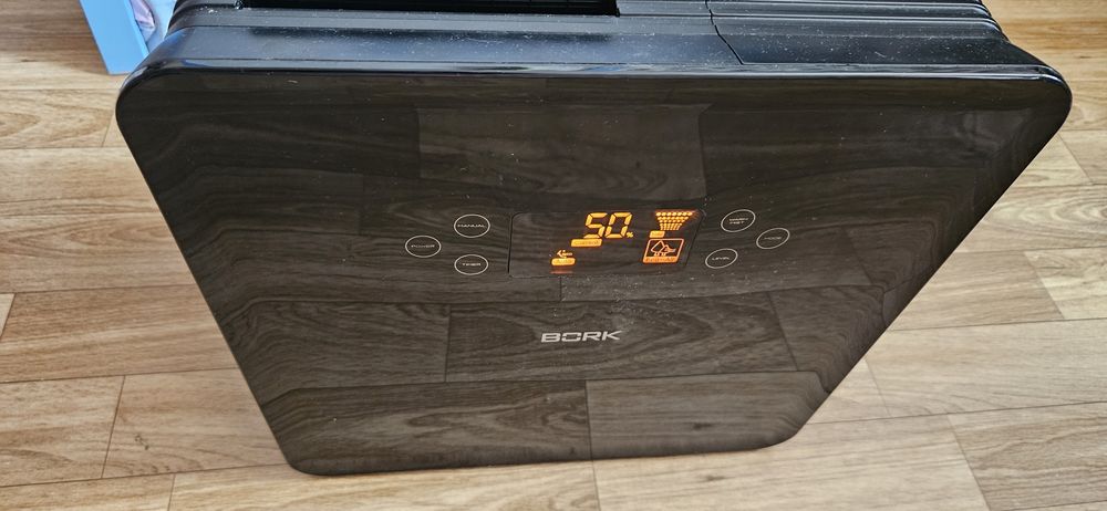 Очиститель воздуха BORK Q710 черный 
Артикул: 101678