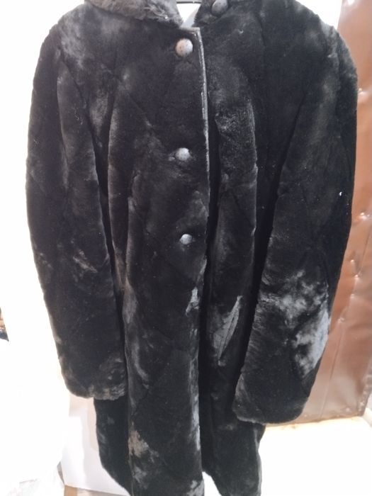 Продам мутоновую шубу