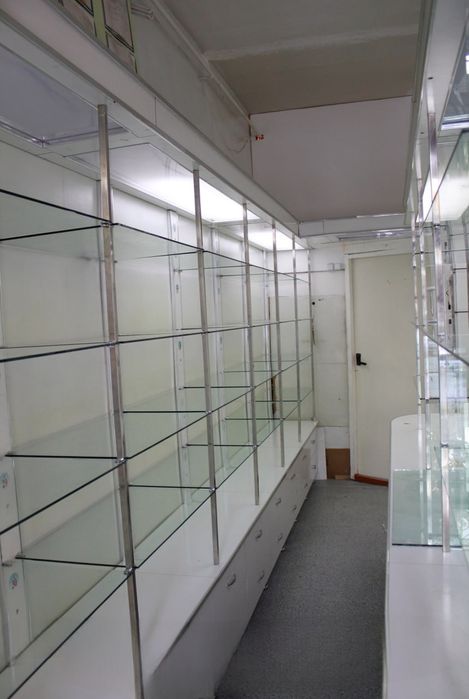 Витрина  Dorixona Аптека Дори