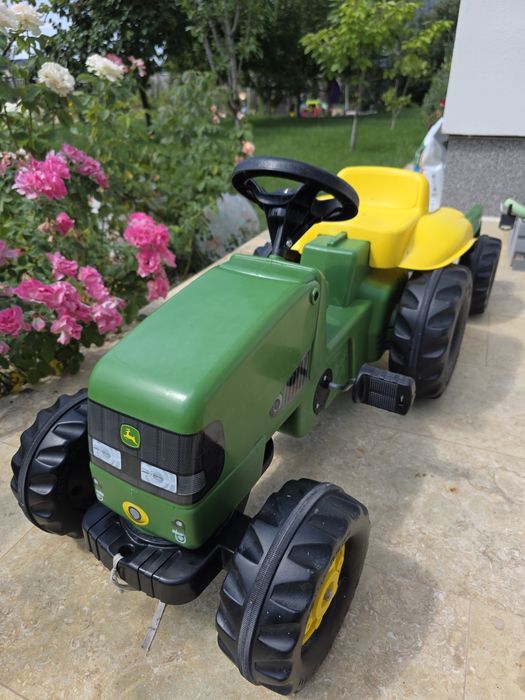 Tractor copii Rolly Kid John Deere cu cupă și remorca