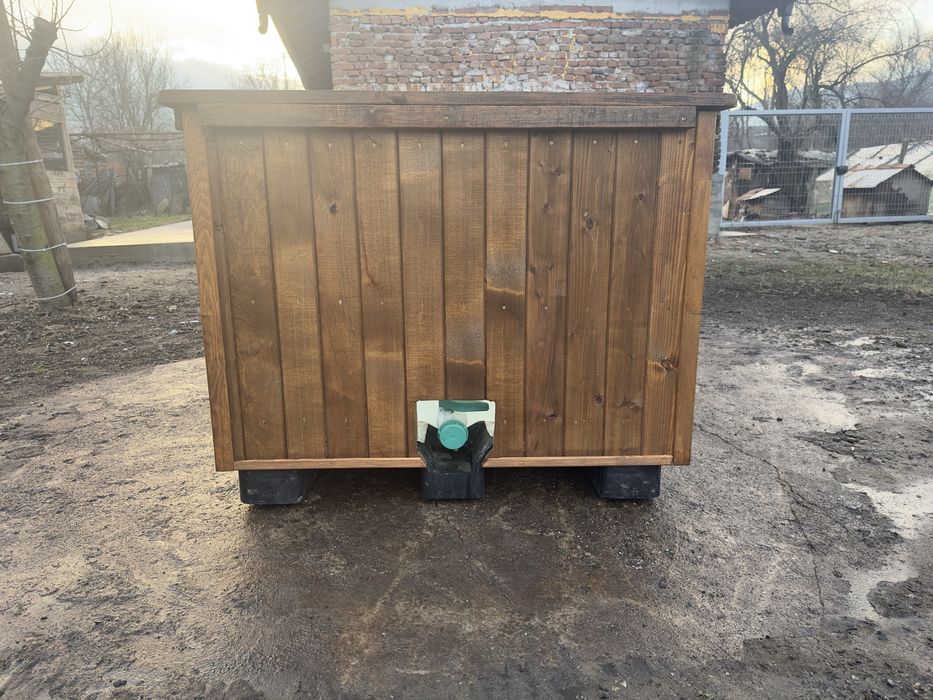 Ръчно изработен дървен мини басейн