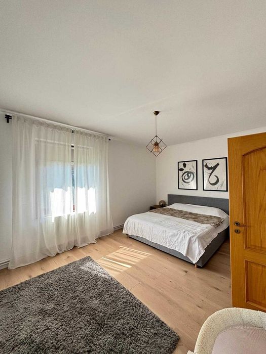 Casa de vanzare cu vedere spre Muntii Retezat