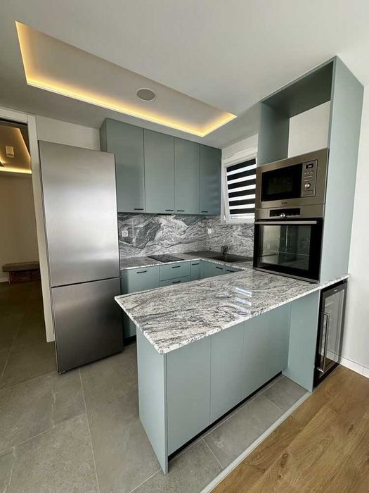 Просторен тристаен апартамент под наем - м-т Траката