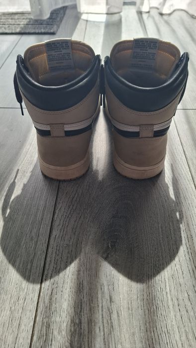 Vând sneakers Air Jordan 1 light mocha