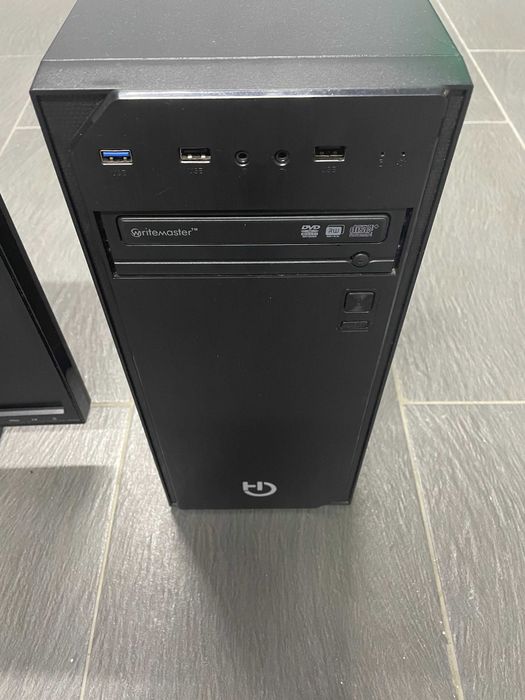 Настолен компютър ASUS с монитор ASUS Windows 10 Pro