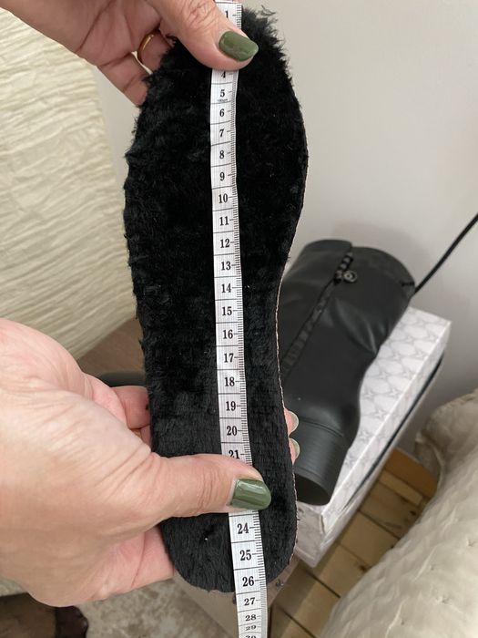 Дамски кожени ботуши с ток