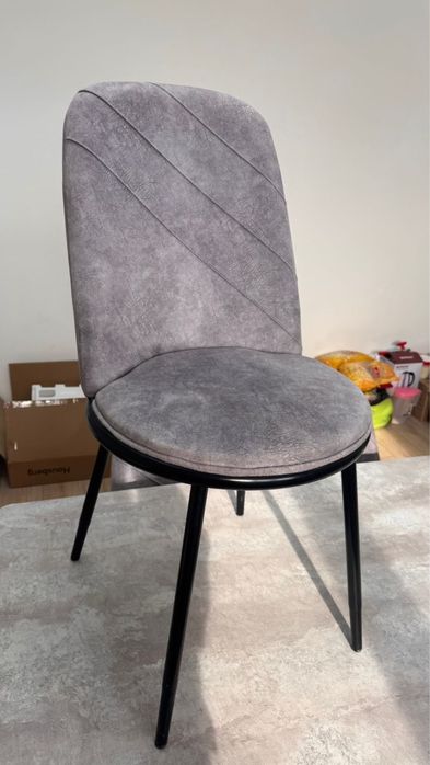 Срочно продам кухонный стол с стульями