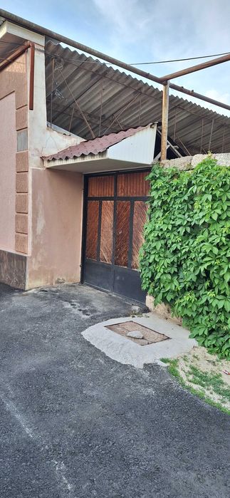 Юнусобод тумани 19 квартал Бободеҳқон маҳалласида  ҳовли сотилади