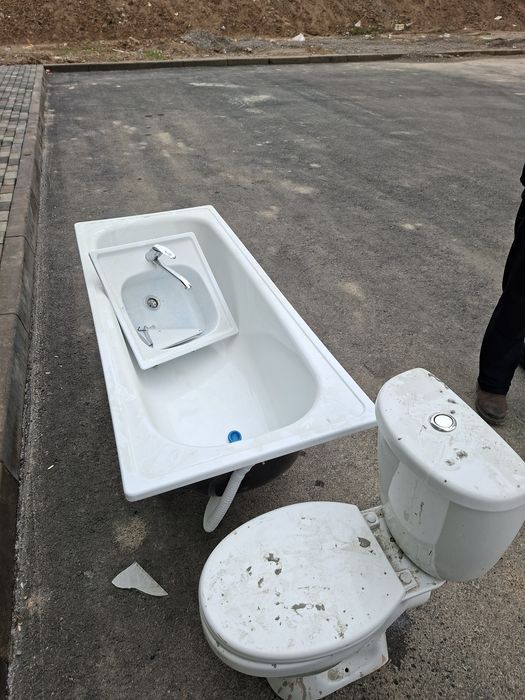 Унитаз ,ванна раковина комплект