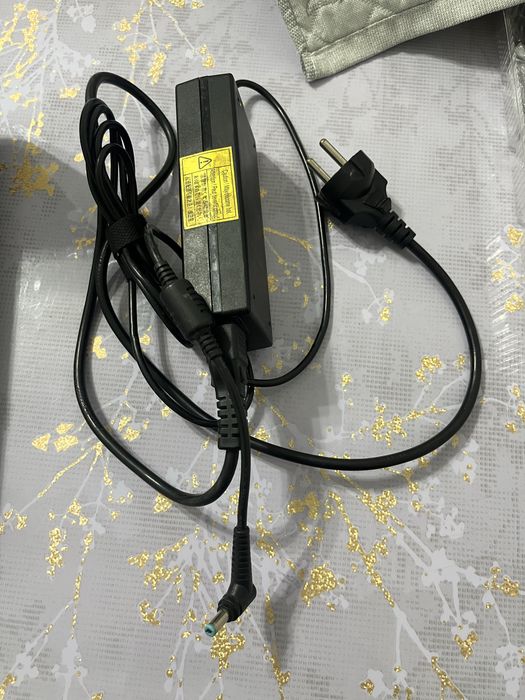 Ноутбук Acer aspire E1