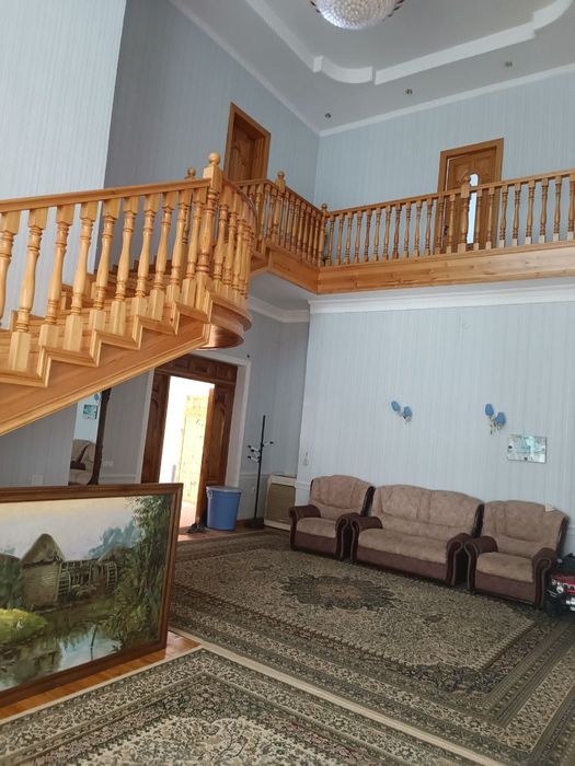 Участок элитный 8, 5 соток 
2 этаж 
Подвал 340 М2 потолки высокие 
8 к