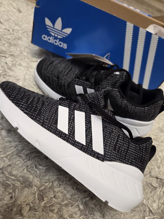 Vând adidași Adidas