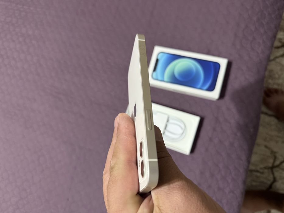 Продавам  iphone 12  128GB