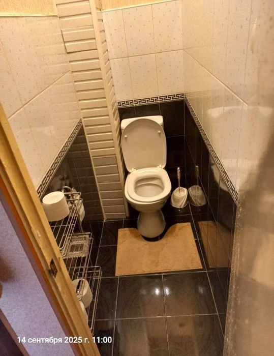 Срочно Продаётся СБарака 2/5/9 с пебелью техникой ремонт средний !