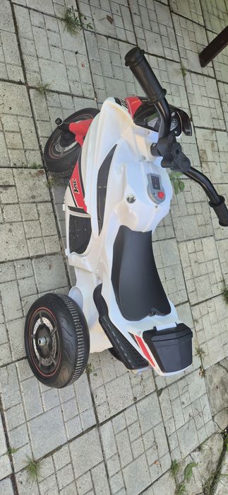 Motocicleta pt copii  cu trei roți