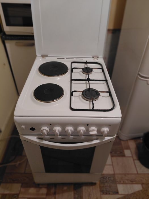 Продам газ плиту индезит