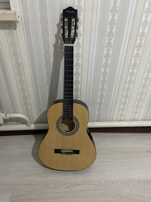 Продам гитару недорого