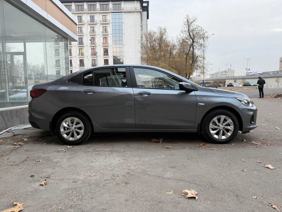 Chevrolet Onix 2023, LTZ, 27 000 км, АКПП — идеальное состояние