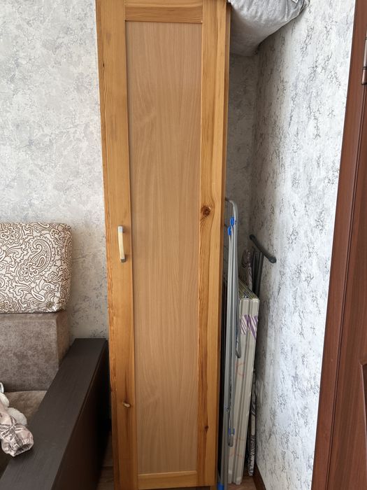 Продам диван, шкаф пенал, кухонный стол