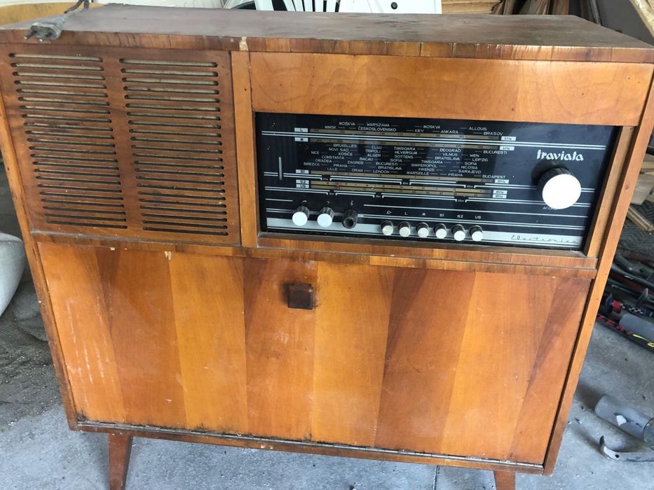 Radio vintage pe lampi Traviata 3 cu pick-up