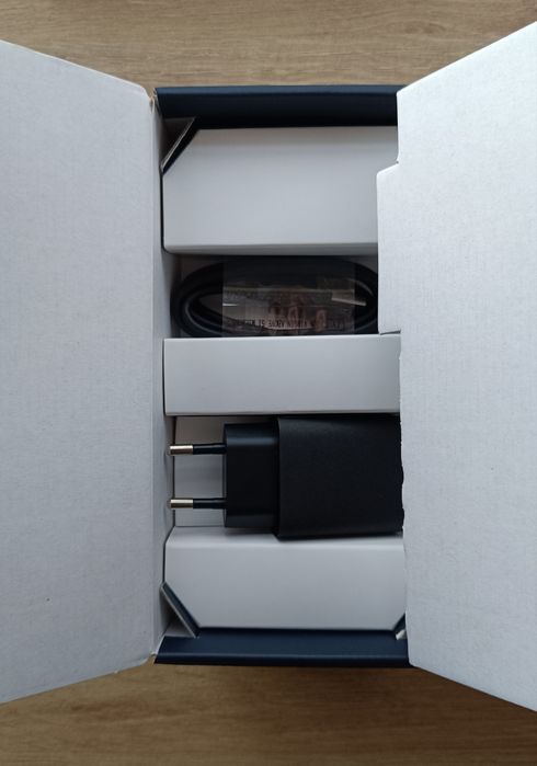 Телефон Motorola E13 Чисто нов...