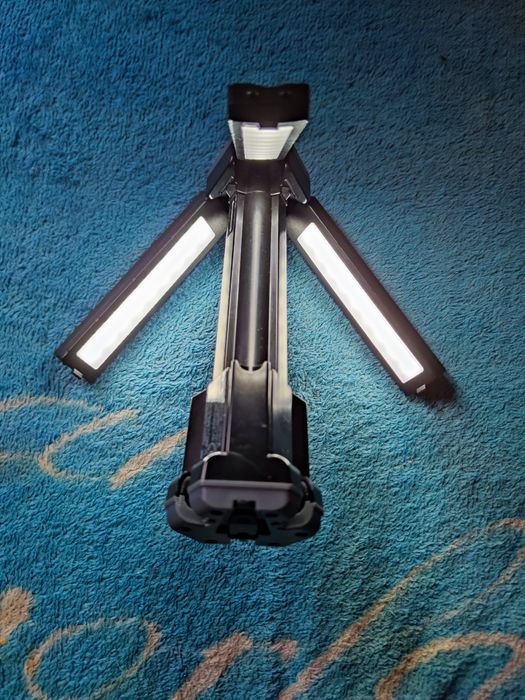 Lampă cu 3 benzi de leduri reglabile