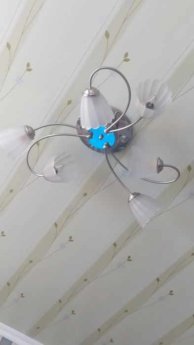 Люстра на шесть лампочек